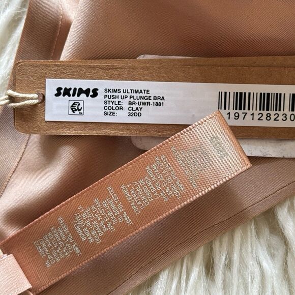 Skims Ultimate Push up Plunge Bra Clay Size 32DD - Picture 8 of 8